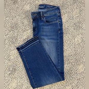 Womens Eddie Bauer Slighty curvy Straight Leg denim size 8.
